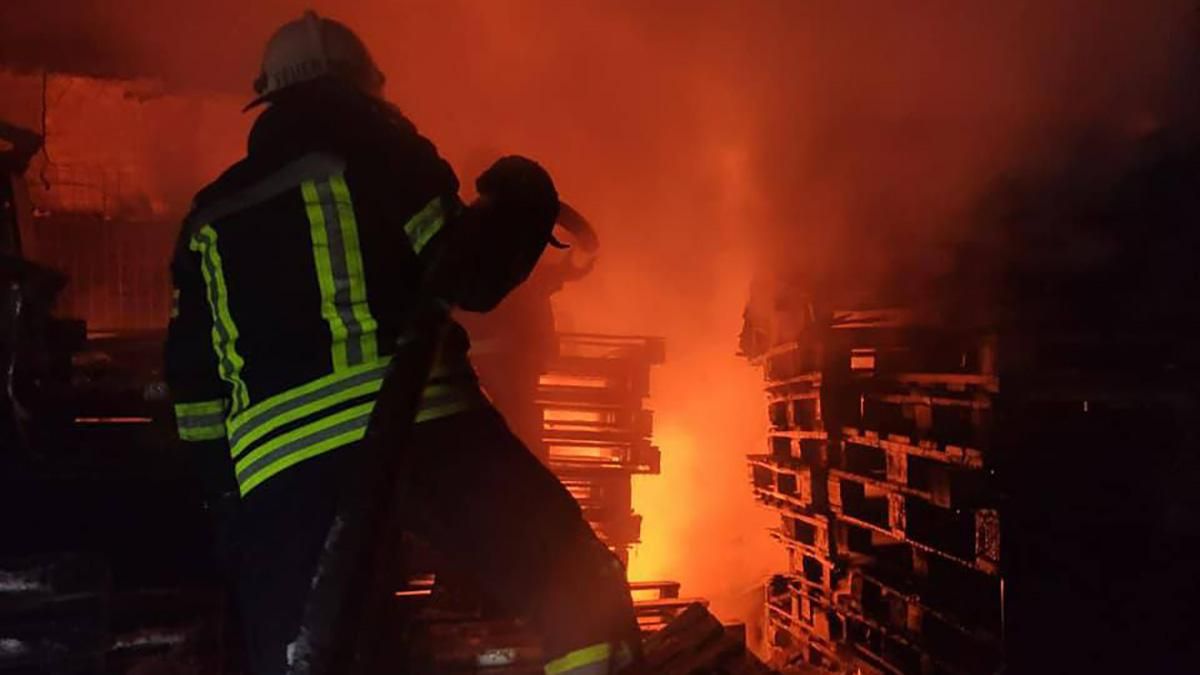 Окупанти обстріляли дитячу лікарню в Сєвєродонецьку: маленьких пацієнтів рятували з вогню - 24 Канал Окупанти обстріляли дитячу лікарню в Сєвєродонецьку: маленьких пацієнтів рятували з вогню - 24 Канал