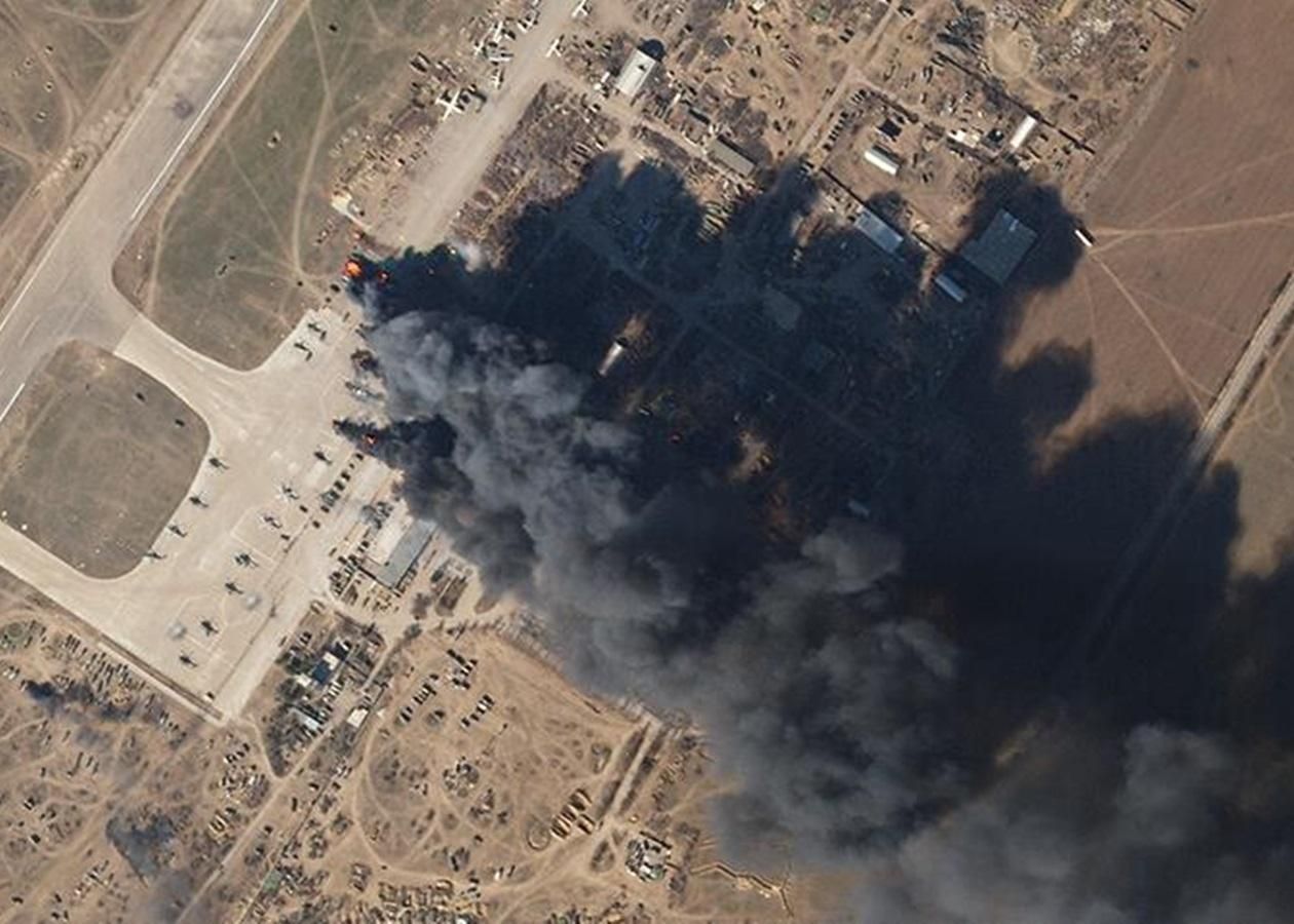 В Чернобаевке оккупанты сожгли собственную технику своей же ракетой В Чернобаевке оккупанты сожгли собственную технику своей же ракетой