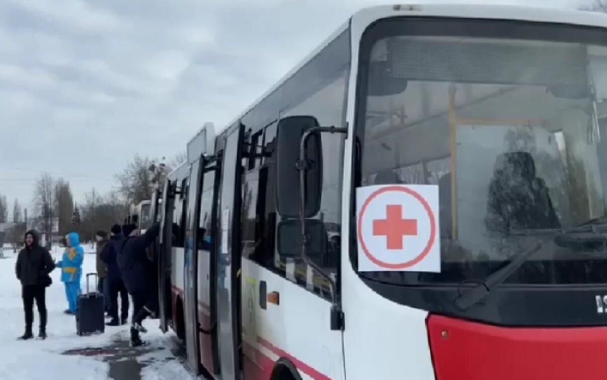 Оккупанты захватили возле Мариуполя эвакуационную колонну