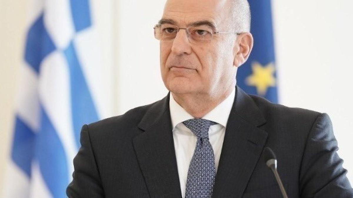 Глава МИД Греции планирует сопровождать гуманитарную миссию в Мариуполь