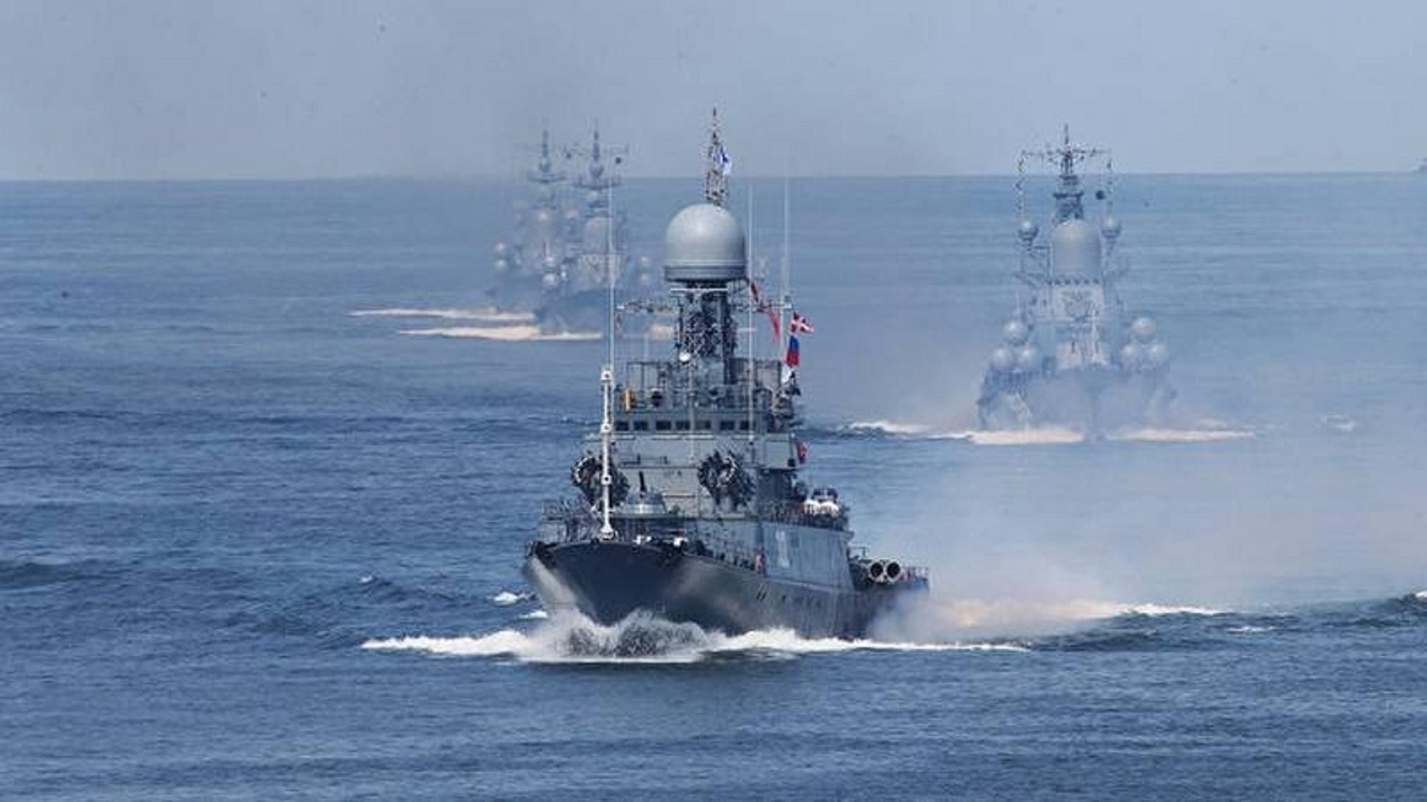 В Азовському морі перебувають до 5 російських кораблів, які підтримують наземні війська - 24 Канал