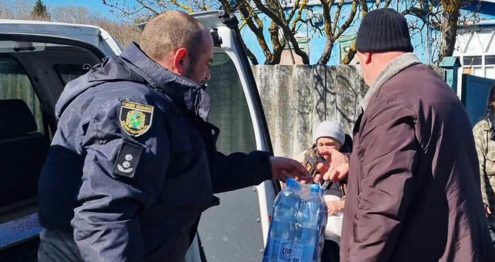 Йшли пішки 15 кілометрів: 8 людей змогли вирватися з частково окупованого Ізюму - 24 Канал Йшли пішки 15 кілометрів: 8 людей змогли вирватися з частково окупованого Ізюму - 24 Канал