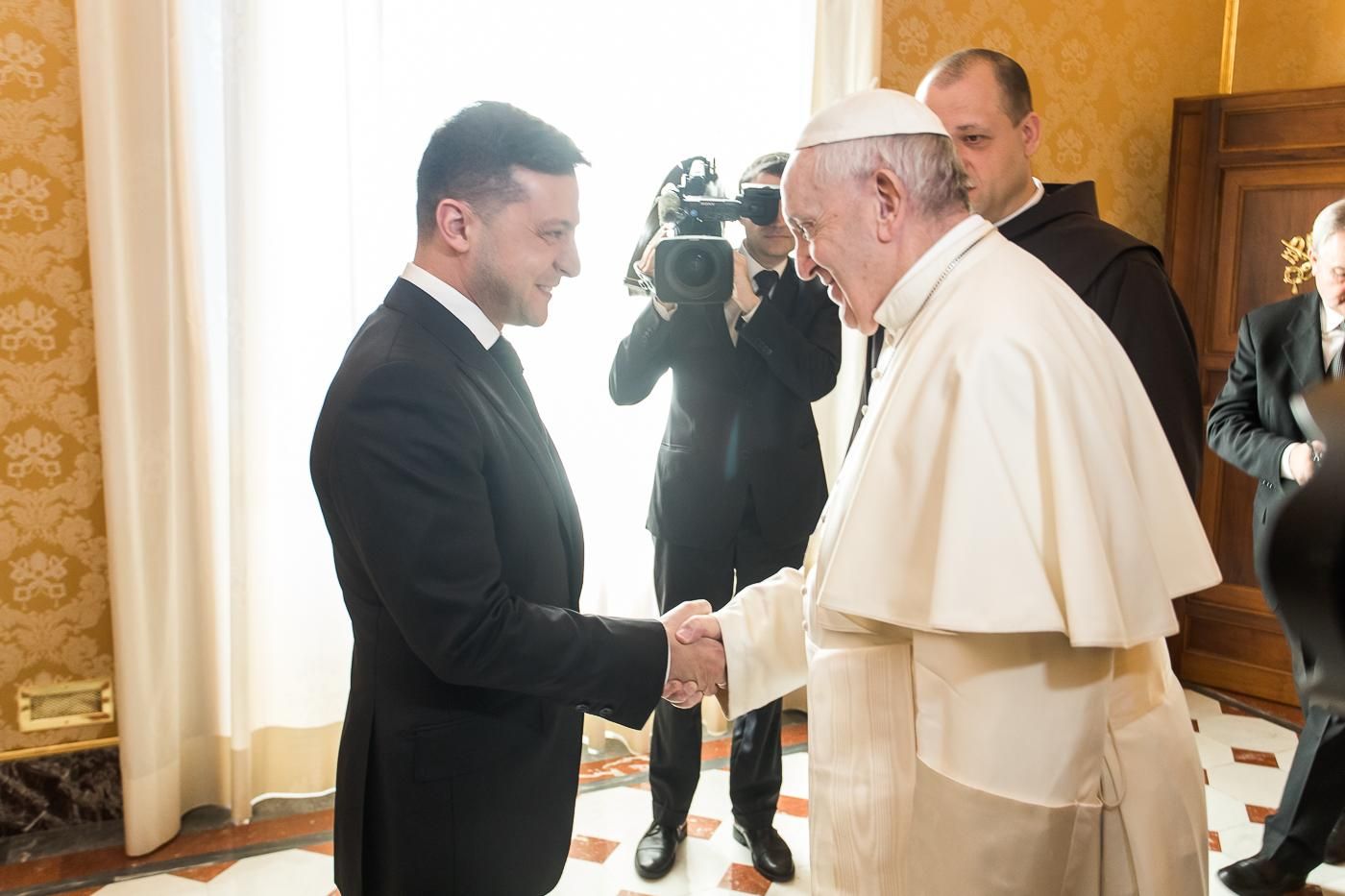 Вірю, що зможемо це організувати, - Зеленський запросив Папу Римського до України - 24 Канал