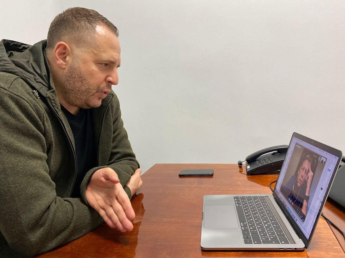 Єрмак поговорив з ексрадником президента США Макфолом, серед тем – війна та саміт НАТО - 24 Канал Єрмак поговорив з ексрадником президента США Макфолом, серед тем – війна та саміт НАТО - 24 Канал