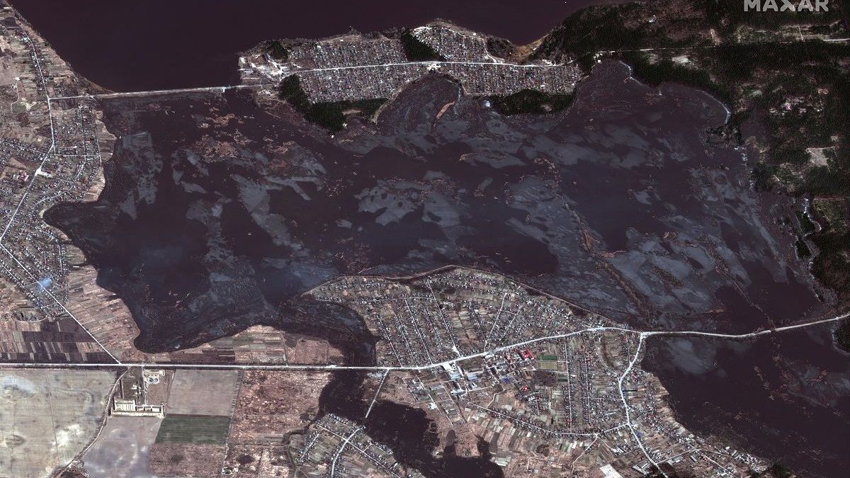 Зруйноване водосховище поглинає Київську область: фото з супутника