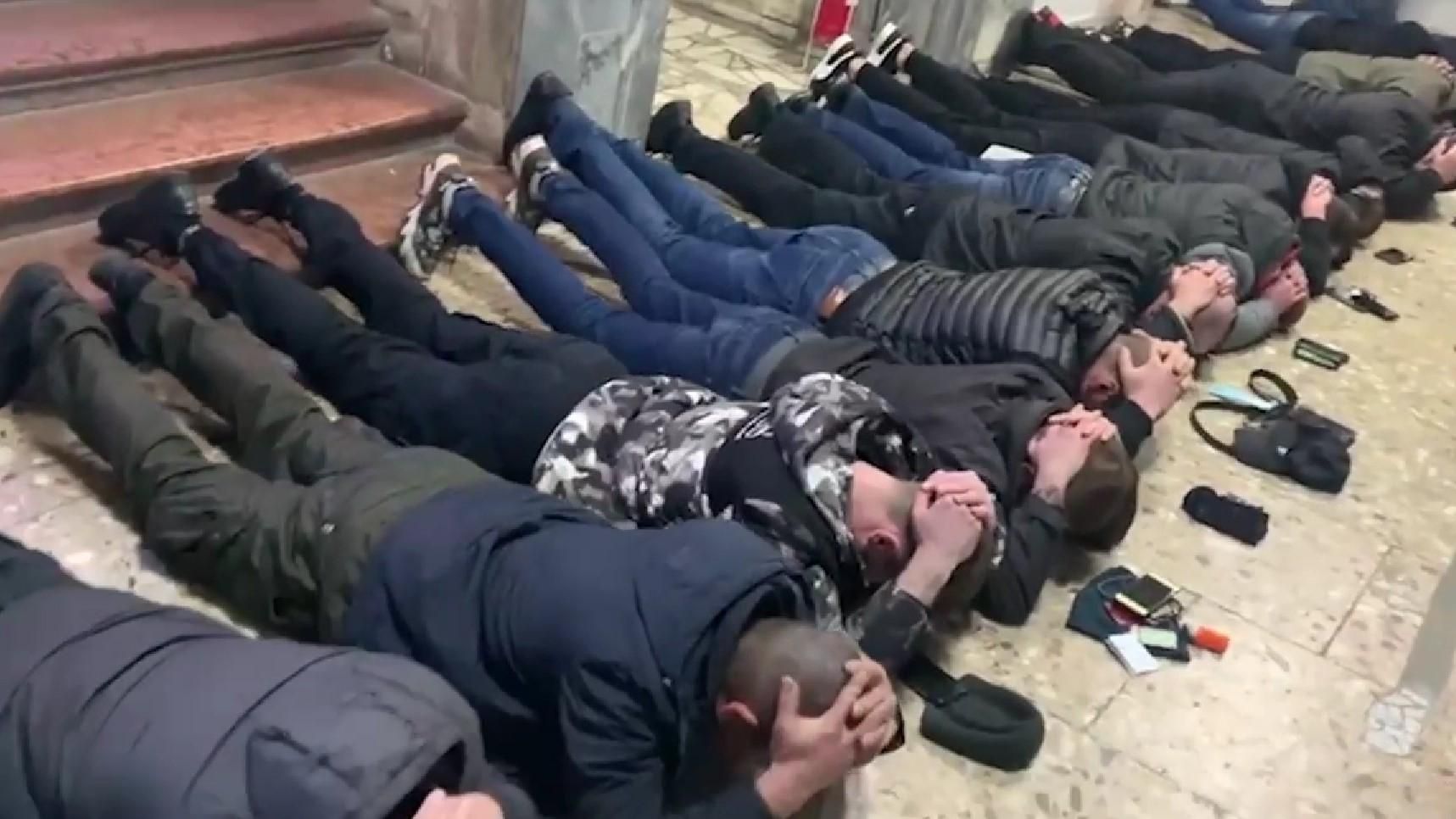 Расшатывали ситуацию в регионе: в Мукачевском горсовете задержали 19 мужчин Расшатывали ситуацию в регионе: в Мукачевском горсовете задержали 19 мужчин