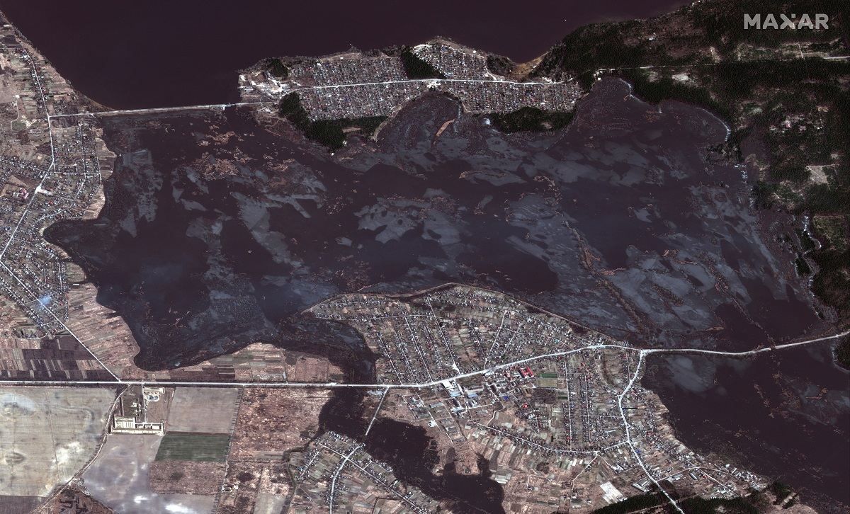 Разрушенное водохранилище поглощает Киевскую область: фото со спутника