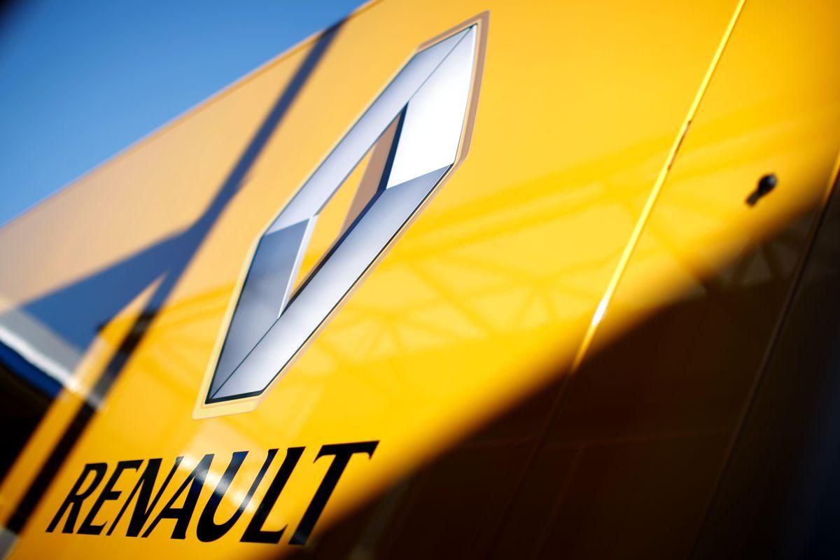 Кулеба осудил Renault, которая не хочет уходить с российского рынка - 24 Канал