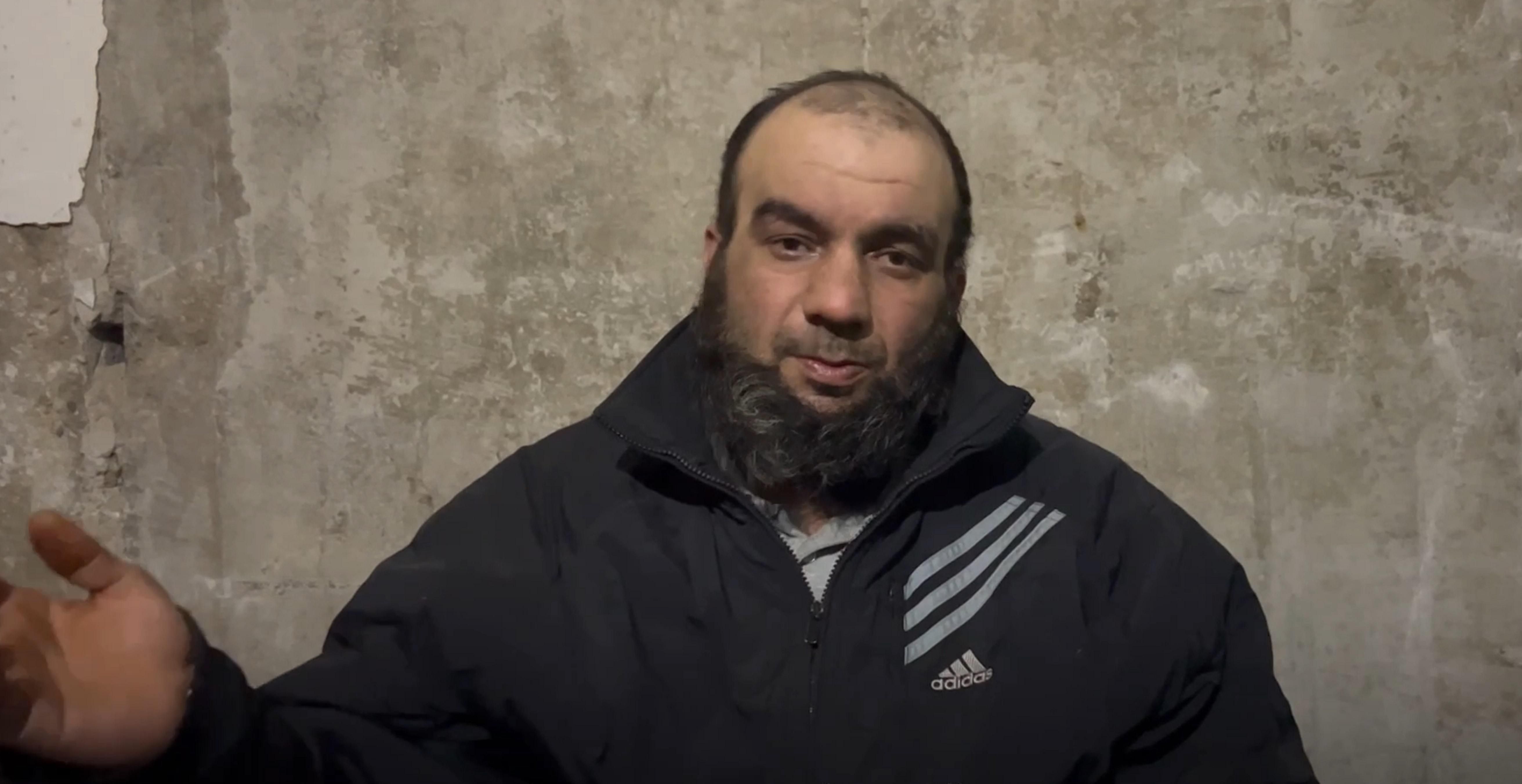 Пленный чеченец рассказал, что им не выдали оружие и посоветовали "забрать у мертвого украинца" Пленный чеченец рассказал, что им не выдали оружие и посоветовали "забрать у мертвого украинца"