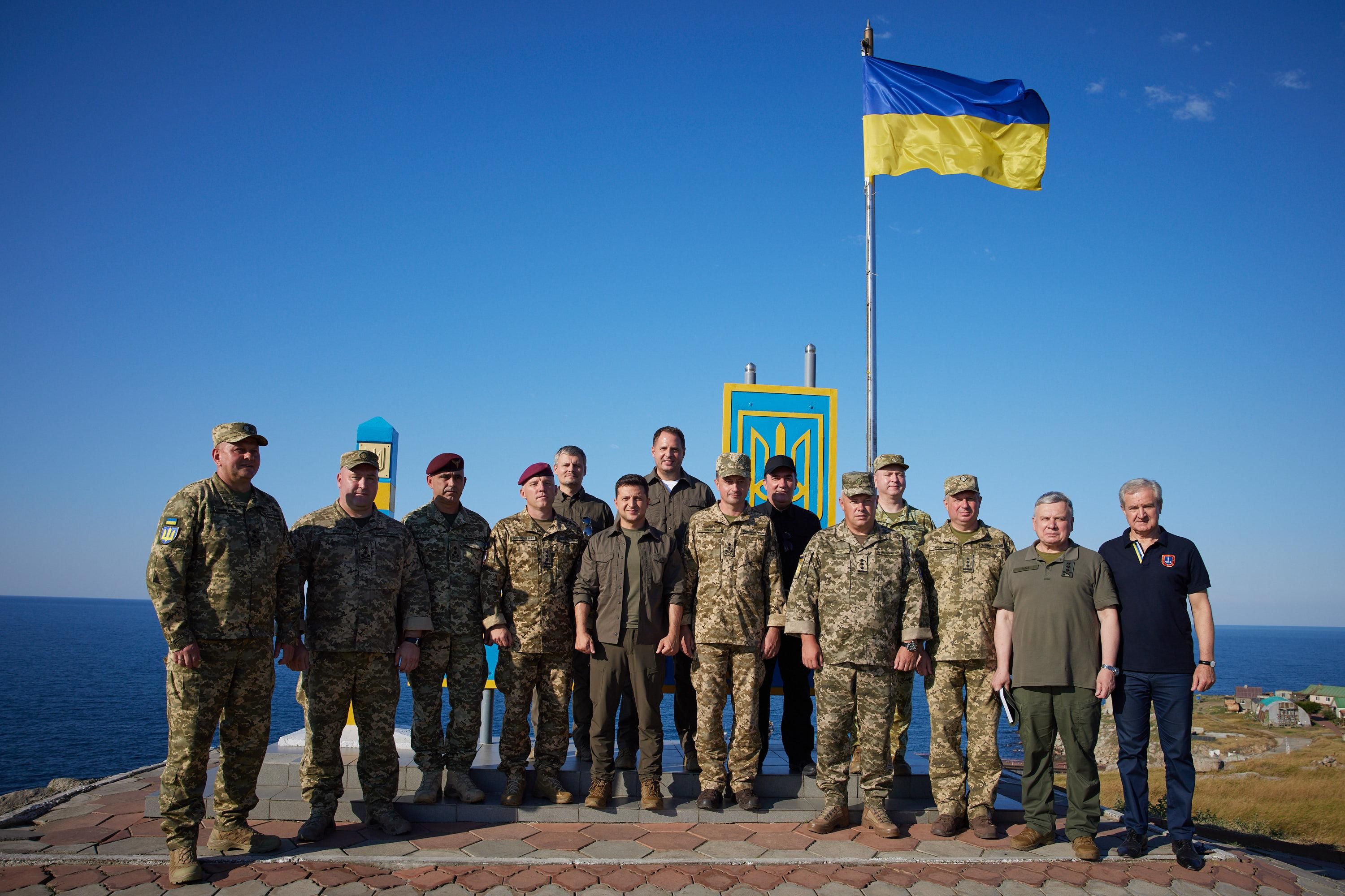 Полонених українських військових зі Зміїного сподіваються повернути найближчим часом - 24 Канал