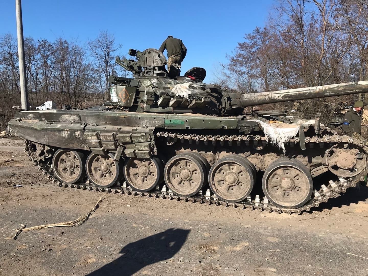 У Донецьку танк окупантів зніс маршрутку – відео - 24 Канал