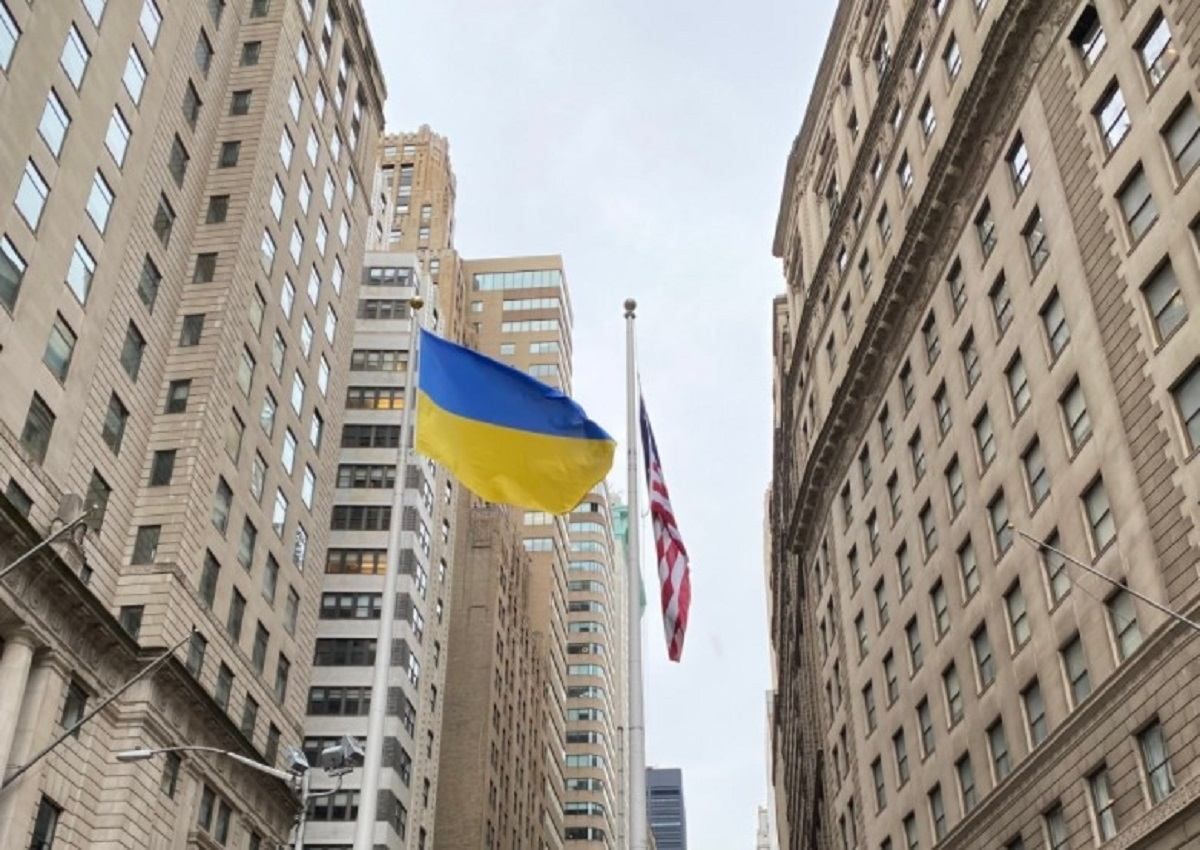 Майорітиме до перемоги: у центрі Нью-Йорка мер підняв прапор України - 24 Канал