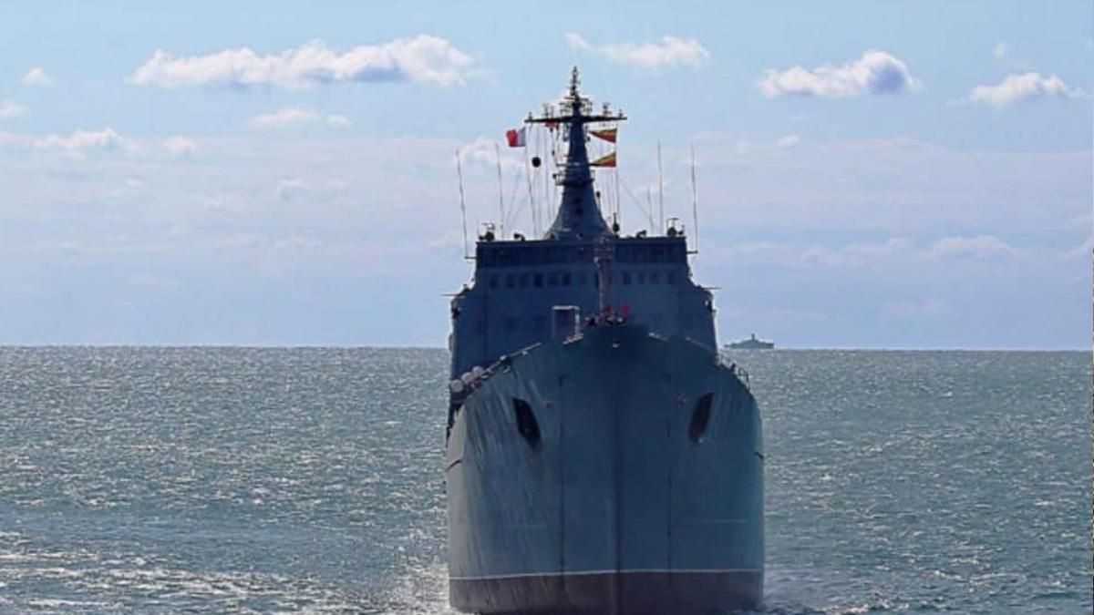 Сожженный в Бердянске "Орск" мог участвовать в оккупации Крыма Сожженный в Бердянске "Орск" мог участвовать в оккупации Крыма