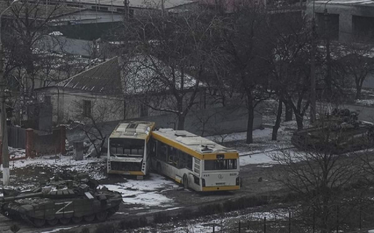 У Маріуполі росіяни брешуть, що Запоріжжя не приймає біженців і треба їхати в Росію - 24 Канал