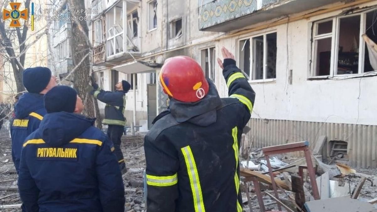 Окупанти розбомбили Охтирку: 15 будинків пошкоджено, 1 загиблий - 24 Канал Окупанти розбомбили Охтирку: 15 будинків пошкоджено, 1 загиблий - 24 Канал