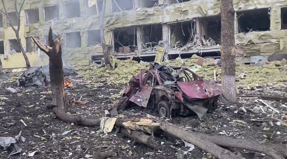 Окупанти силою запихають людей в автобуси та примусово евакуюють у Росію - 24 Канал Окупанти силою запихають людей в автобуси та примусово евакуюють у Росію - 24 Канал