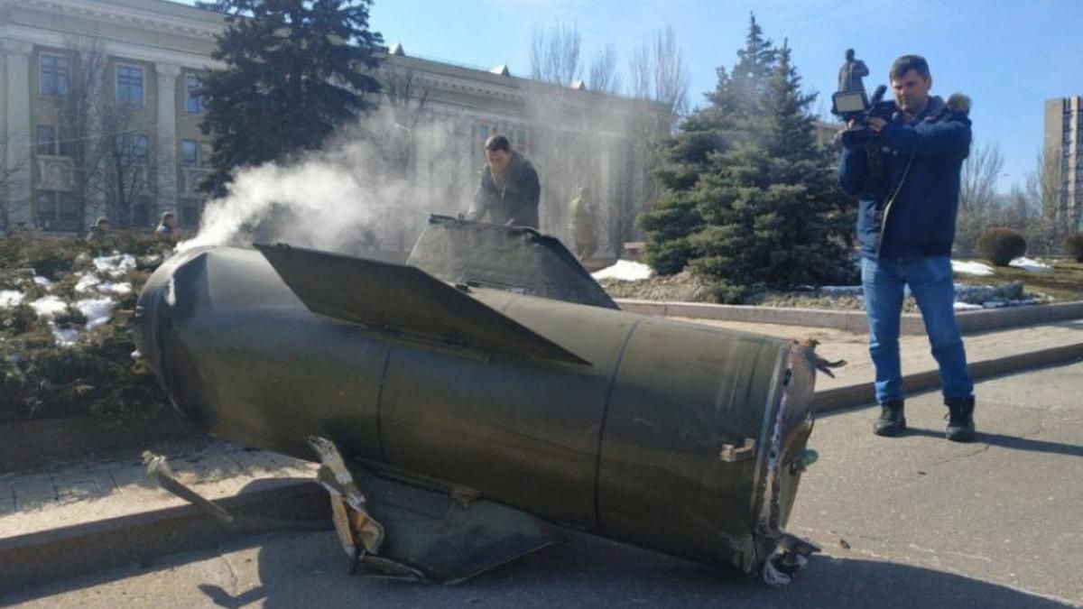 Тваринний страх, відсутність майбутнього та пусті вулиці: як живуть люди на окупованому Донбасі - 24 Канал Тваринний страх, відсутність майбутнього та пусті вулиці: як живуть люди на окупованому Донбасі - 24 Канал