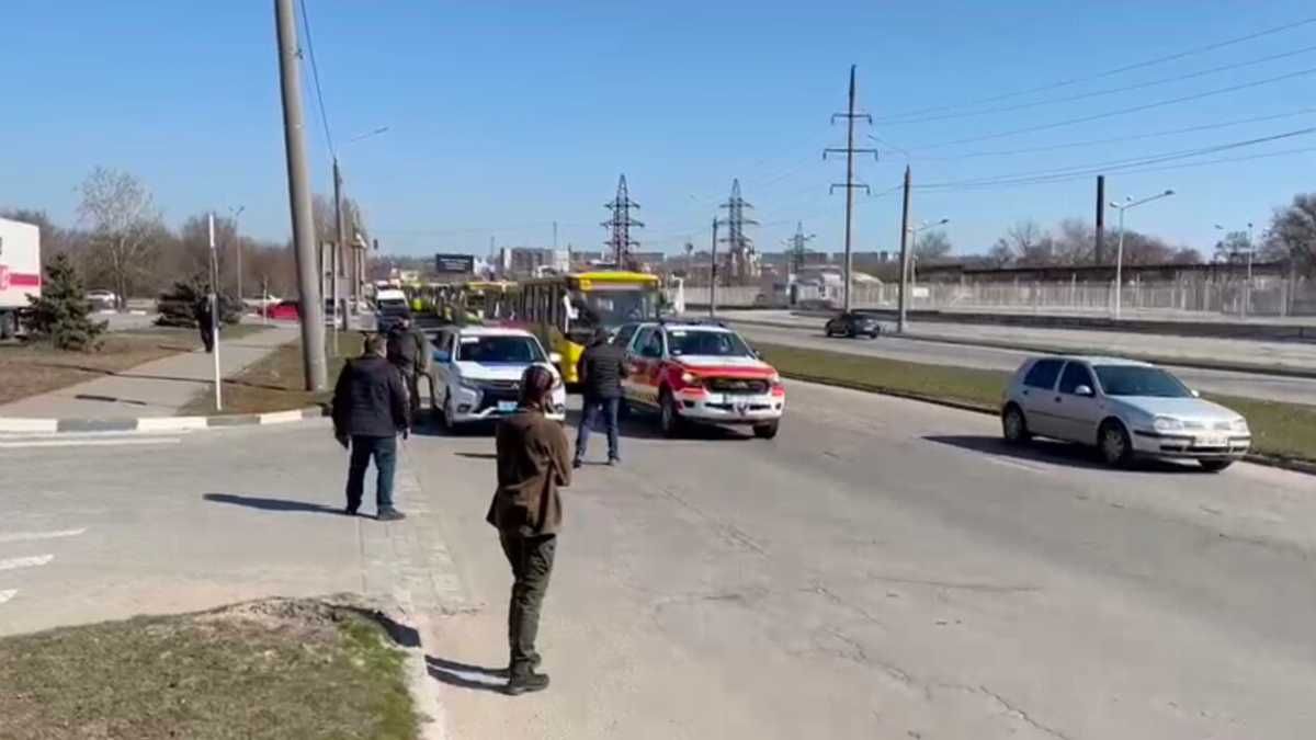 Ехали напролом – повезет, не повезет, – эвакуация из Мариуполя глазами горожан - 24 Канал Ехали напролом – повезет, не повезет, – эвакуация из Мариуполя глазами горожан - 24 Канал