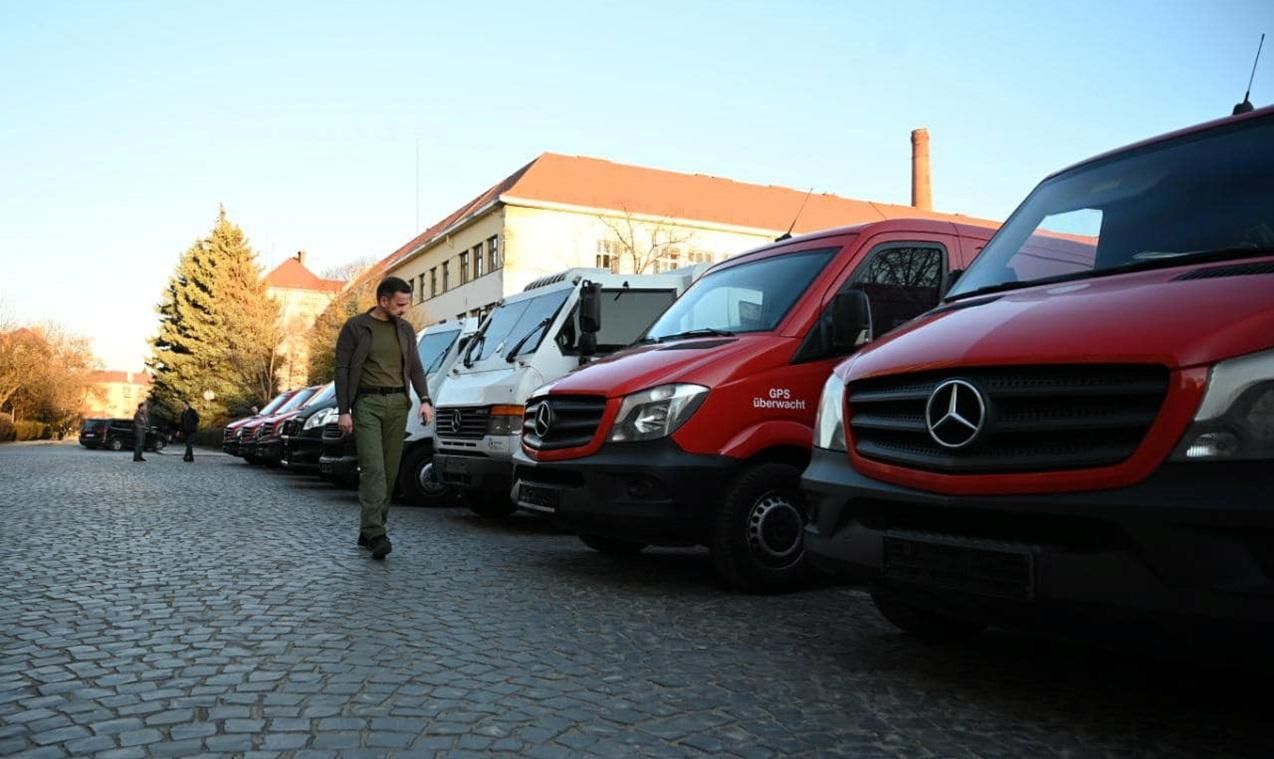 На Закарпатті придбали 12 броньованих автобусів для проведення евакуацій з небезпечних місць - 24 Канал На Закарпатті придбали 12 броньованих автобусів для проведення евакуацій з небезпечних місць - 24 Канал