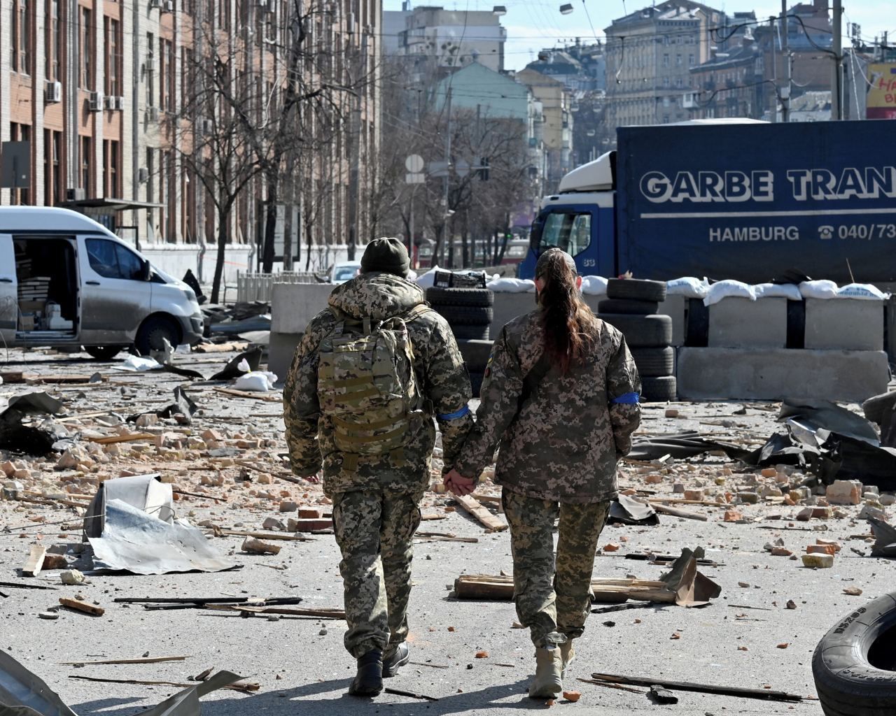 Месяц нашего героического сопротивления, – Зеленский поделился фото борьбы украинцев