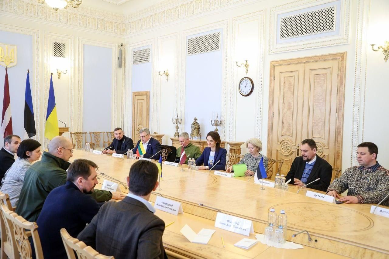 Эстония, Латвия и Литва будут всесторонне помогать Украине в борьбе с российским оккупантом Эстония, Латвия и Литва будут всесторонне помогать Украине в борьбе с российским оккупантом