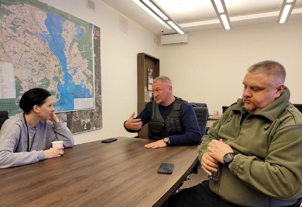 Из Мариуполя эвакуировали женщин-полицейских Из Мариуполя эвакуировали женщин-полицейских