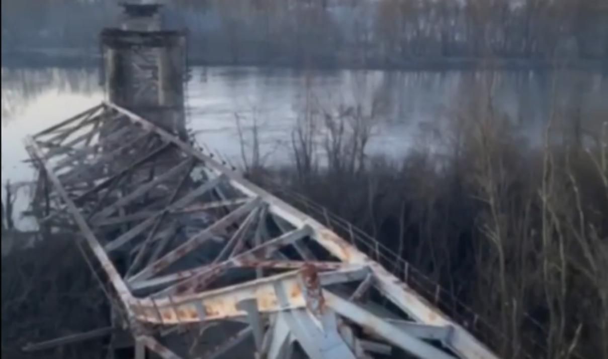 Единственный автомобильный мост в Чернигов разрушил враг: гуманитарные грузы все-таки доставляют - 24 Канал