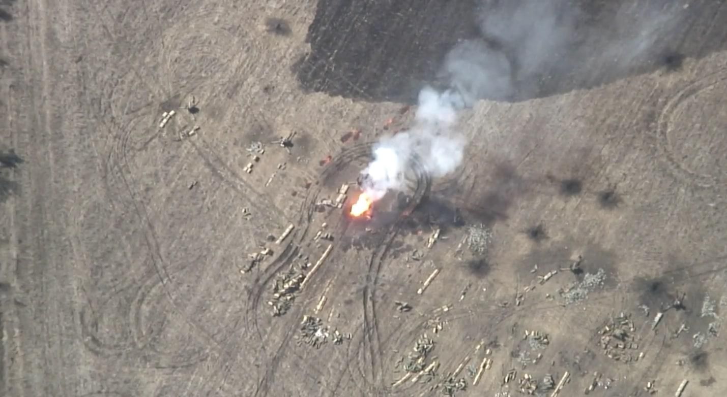 Украинские защитники уничтожили вражескую артиллерийскую батарею Д-30 Украинские защитники уничтожили вражескую артиллерийскую батарею Д-30