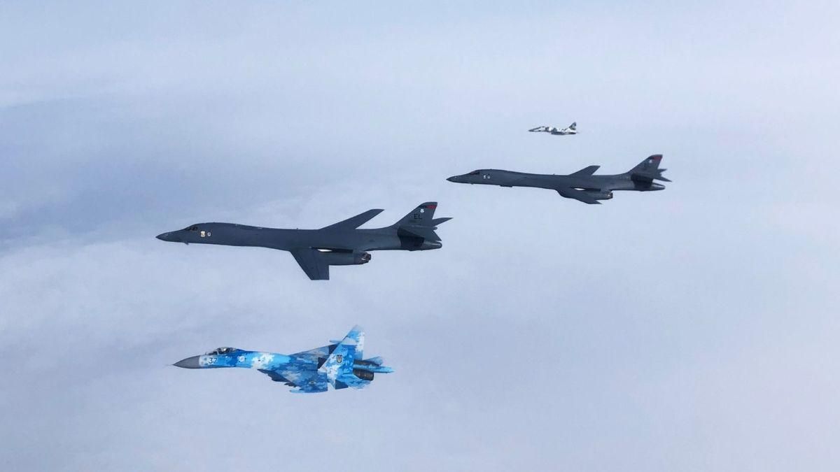 Ударна авіація накрила вогнем колони бронетехніки, логістичні центри та скупченнях військ ворога - 24 Канал Ударна авіація накрила вогнем колони бронетехніки, логістичні центри та скупченнях військ ворога - 24 Канал