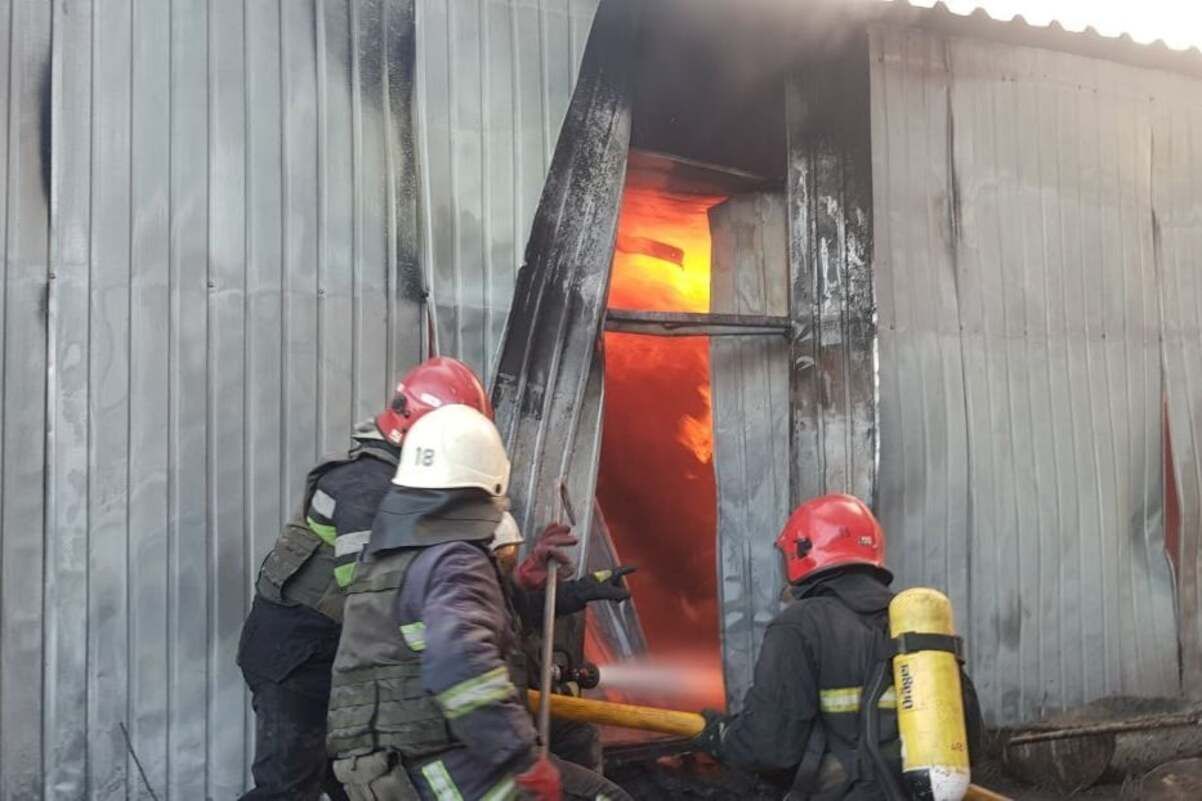 На Харківщині рятувальники продовжують розбирати завали: у пожежах врятували 4 людей - 24 Канал