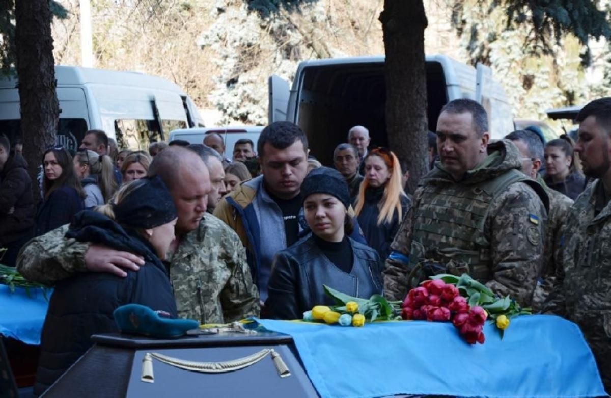 В Одессе простились с погибшими защитниками-героями В Одессе простились с погибшими защитниками-героями