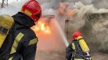 Окупанти на Київщині обстріляли нафтобазу: спалахнула пожежа