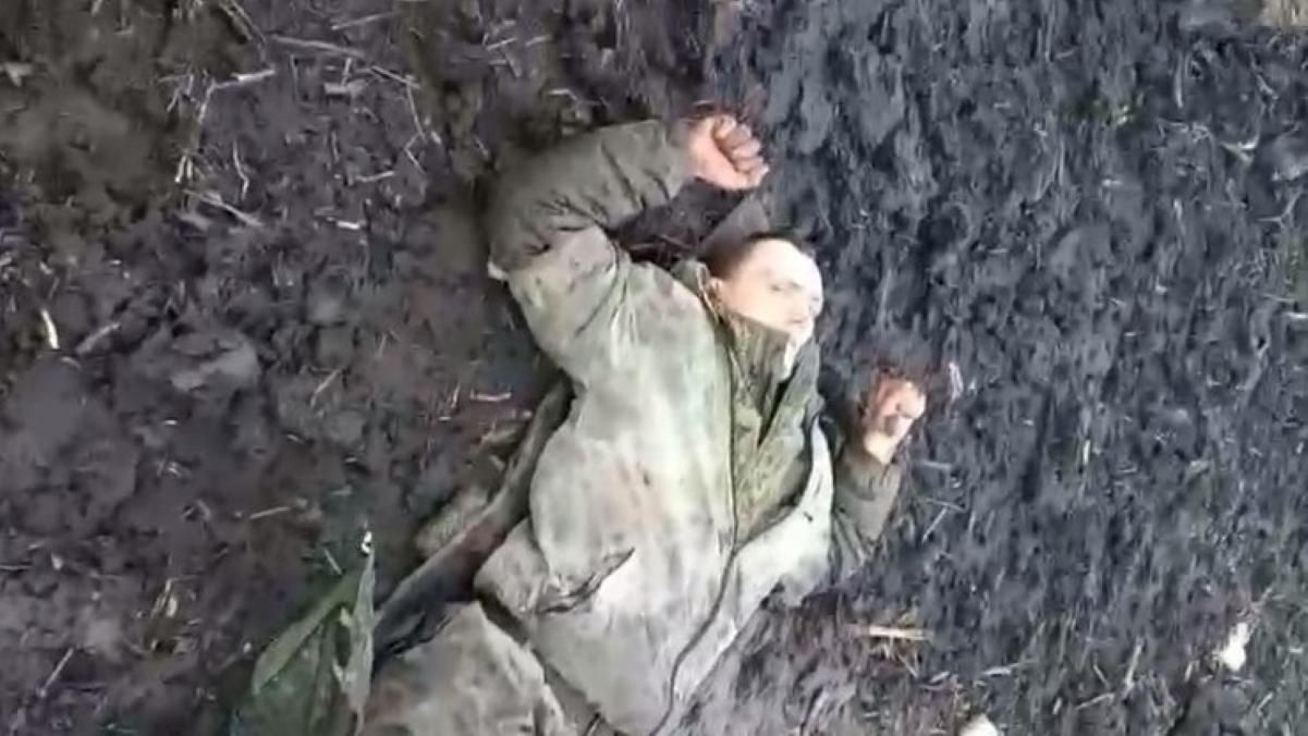 Розвідники окупантів так накивали п'ятами, що згубили взуття - 24 Канал Розвідники окупантів так накивали п'ятами, що згубили взуття - 24 Канал