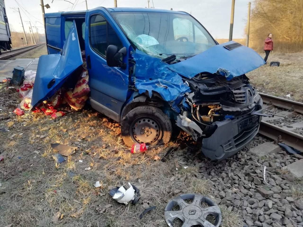 Під Львовом потяг зіткнувся з мікроавтобусом - 24 Канал Під Львовом потяг зіткнувся з мікроавтобусом - 24 Канал