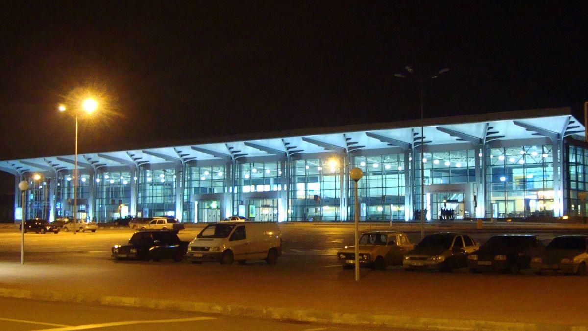 В Харькове ночью обстреляли аэропорт и супермаркет: много погибших и раненых