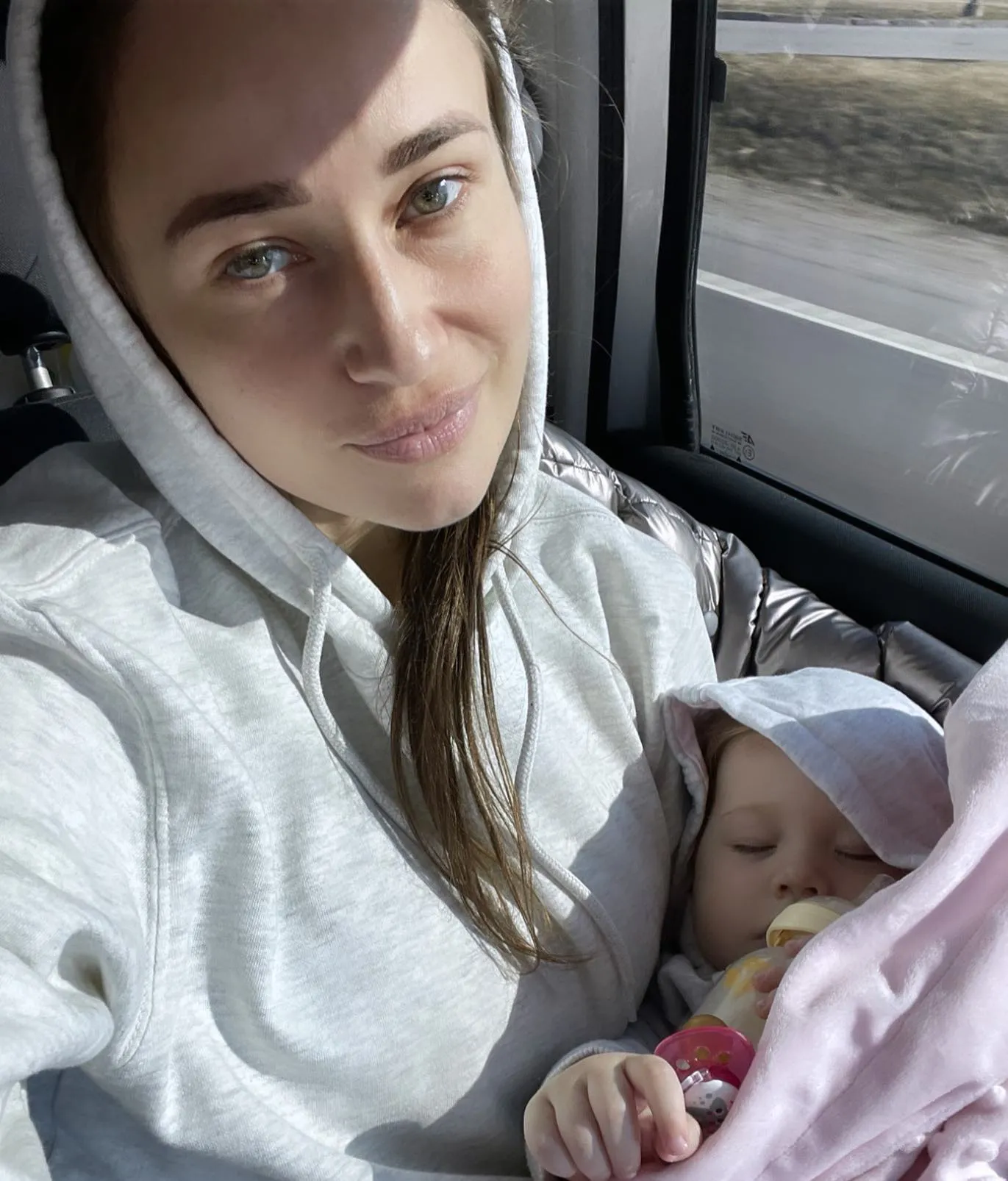 Юлія Леус з донькою повертається в Україну