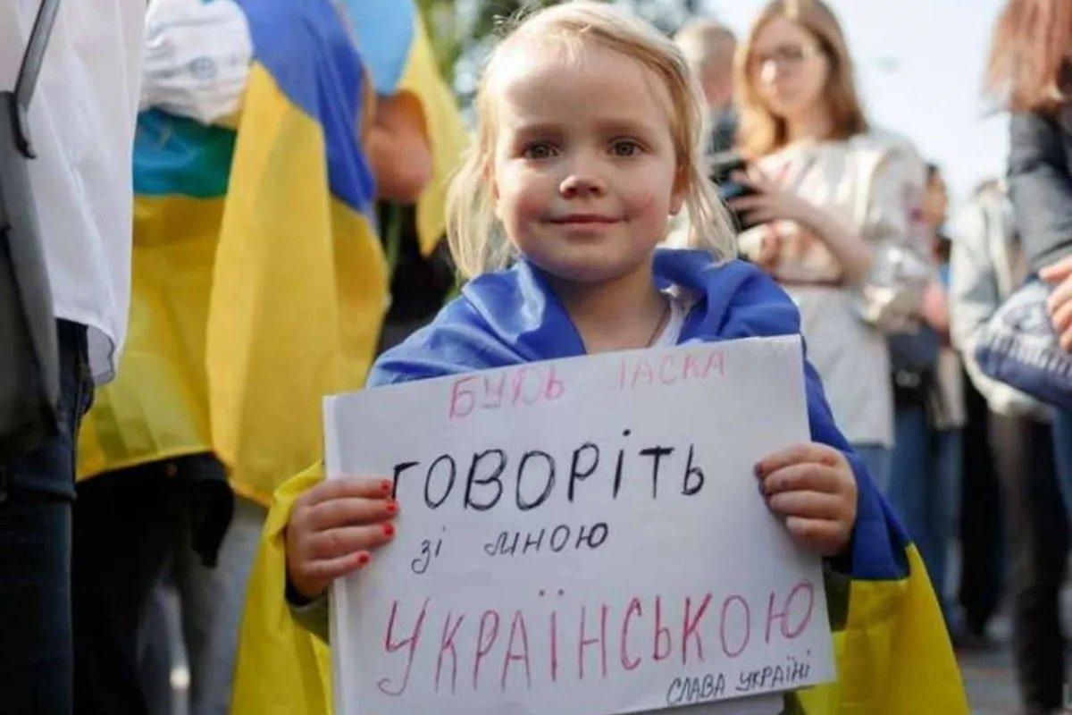 Скільки українців досі спілкується лише російською мовою, а скільки – перейшли на українську - 24 Канал