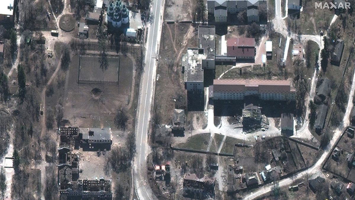 Разрушения в центре Изюма: Maxar опубликовал ужасные кадры со спутников