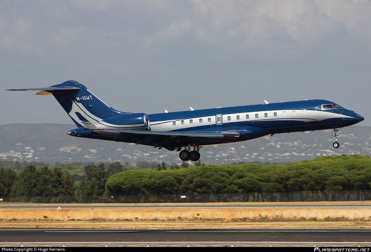 Шестеро российских олигархов выставили свои самолеты на продажу Шестеро российских олигархов выставили свои самолеты на продажу