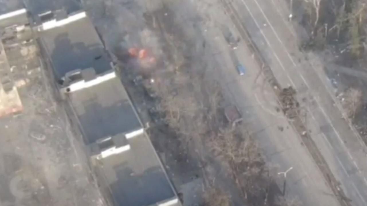 Мінометники "Азову" прицільно знищили 2 БМД росіян у Маріуполі: епічне відео - 24 Канал Мінометники "Азову" прицільно знищили 2 БМД росіян у Маріуполі: епічне відео - 24 Канал