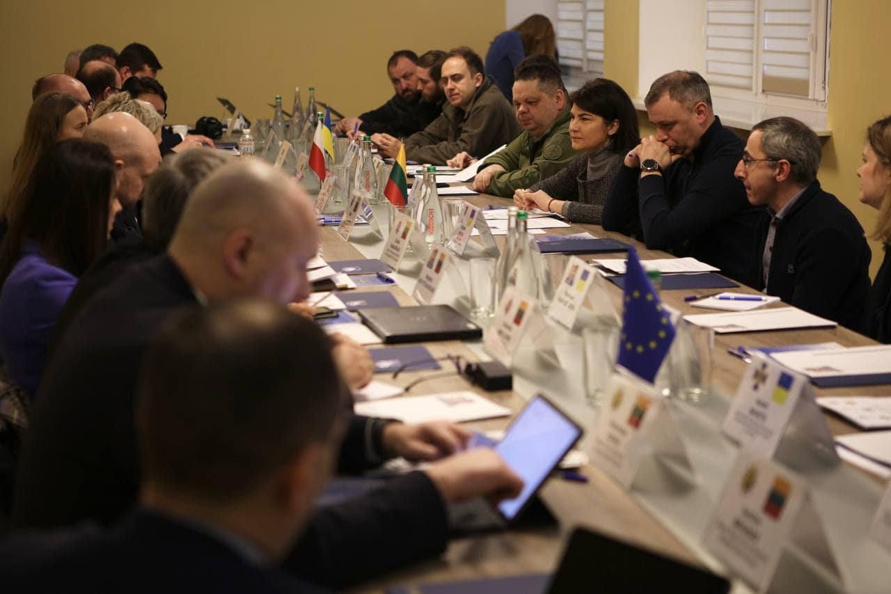Україна, Литва та Польща створила спільну групу для розслідування російських воєнних злочинів - 24 Канал