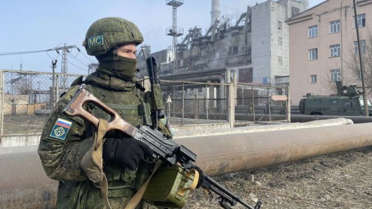 У Мелітополі росіяни збирають голів ОСББ та випитують, "де живуть фашисти" - 24 Канал У Мелітополі росіяни збирають голів ОСББ та випитують, "де живуть фашисти" - 24 Канал