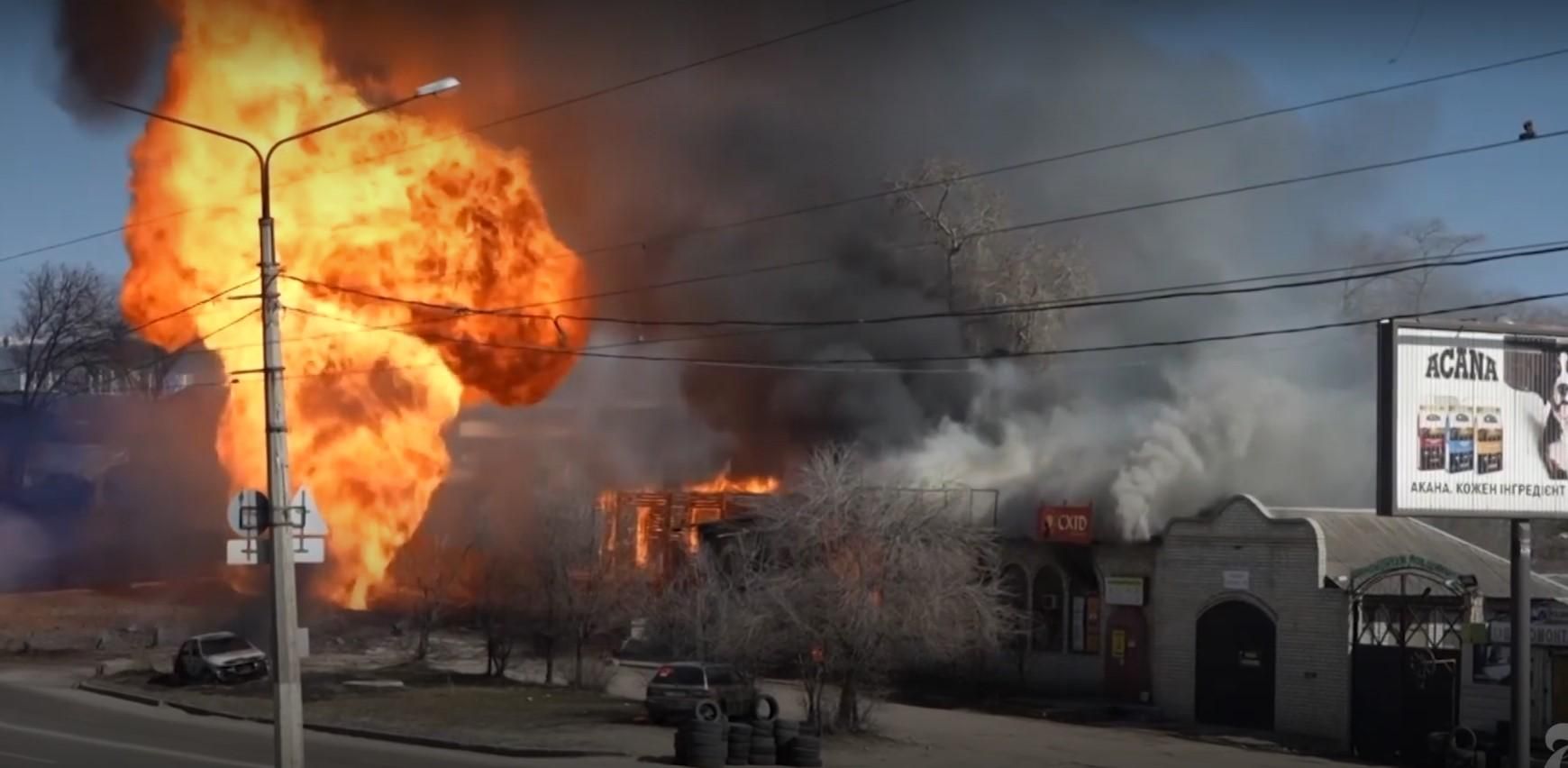 В Харькове снаряд попал в газопровод: кадры мощного возгорания - 24 Канал В Харькове снаряд попал в газопровод: кадры мощного возгорания - 24 Канал