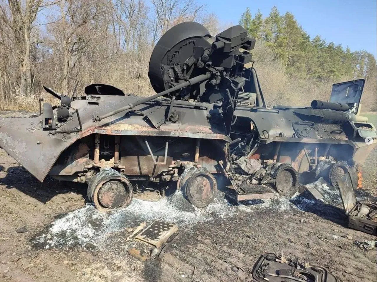 В Черниговской области военные уничтожили вражеский БТР - 24 Канал