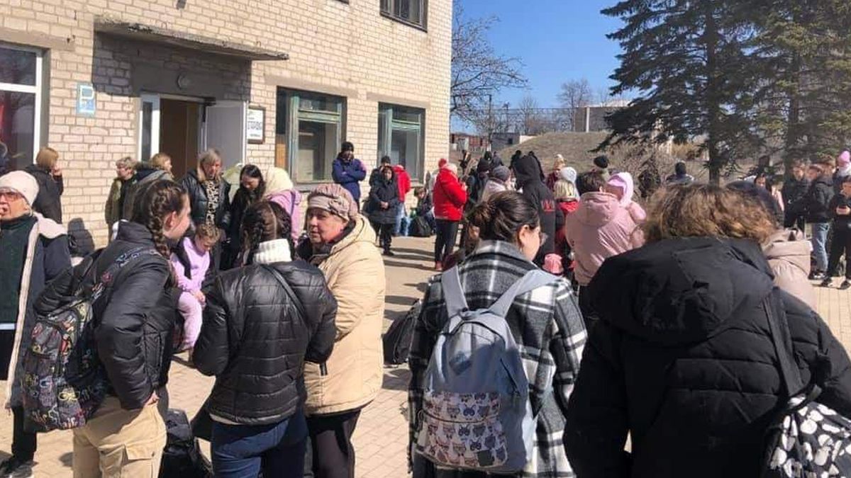 Майже 200 людей евакуйовані з Рубіжного та Тошківки на Луганщині - 24 Канал Майже 200 людей евакуйовані з Рубіжного та Тошківки на Луганщині - 24 Канал