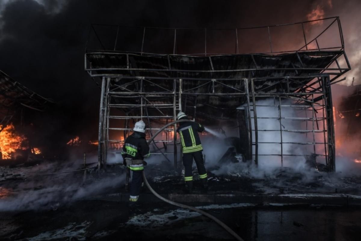 Шалений смог і запах гару: через потужні пожежі в Харкові людям важко дихати - Харків