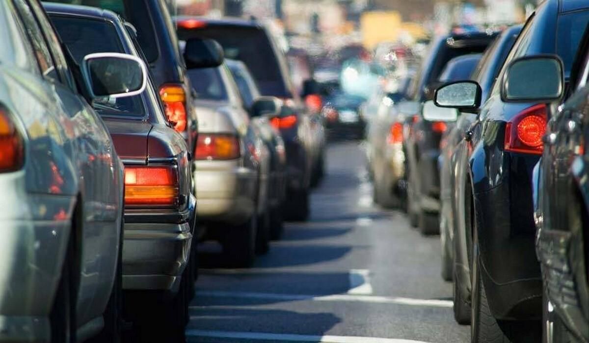 Поблизу Василівки окупанти створили багатокілометровий затор –відео - 24 Канал Поблизу Василівки окупанти створили багатокілометровий затор –відео - 24 Канал