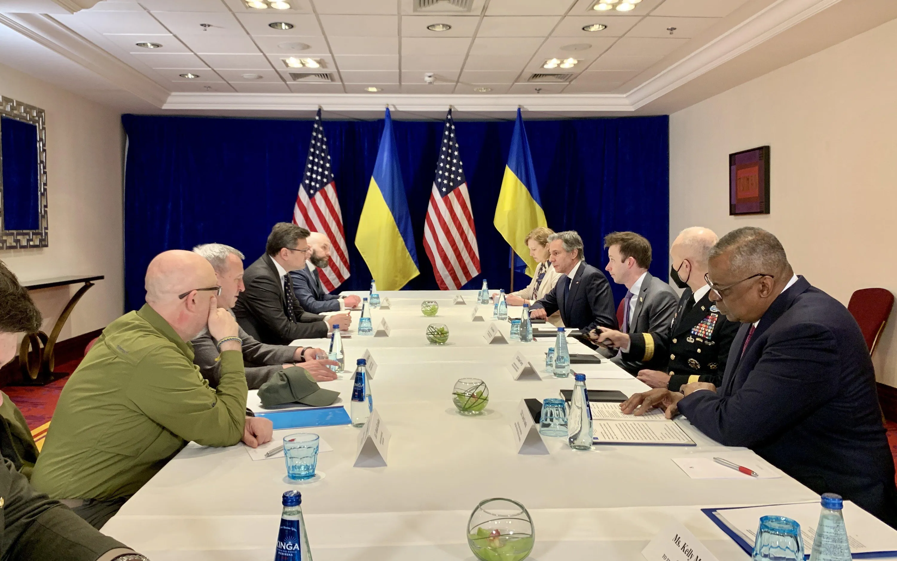 кулаба резніков блінкен ллойд варшава польща 26 березня кулаба резніков блінкен ллойд варшава польща 26 березня