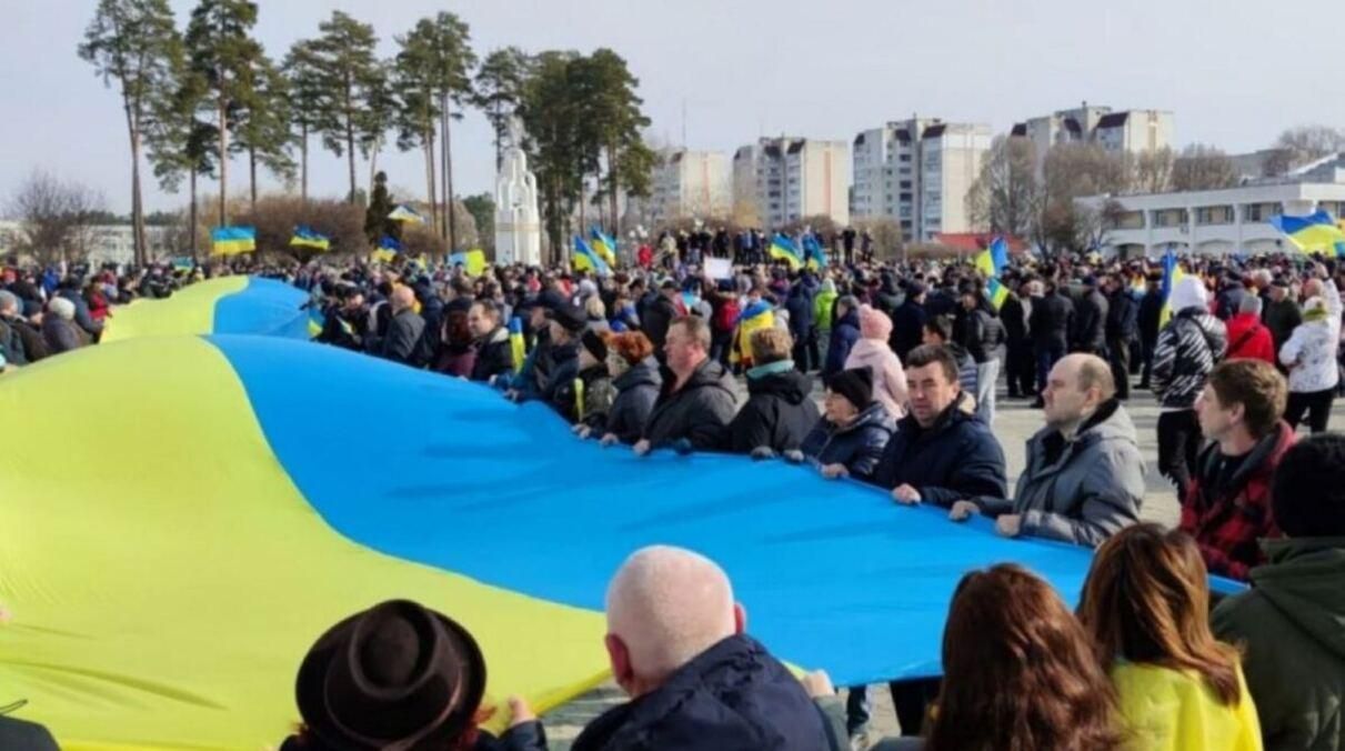 Загарбники покинули центр Славутича та стоять на околицях - 24 Канал Загарбники покинули центр Славутича та стоять на околицях - 24 Канал