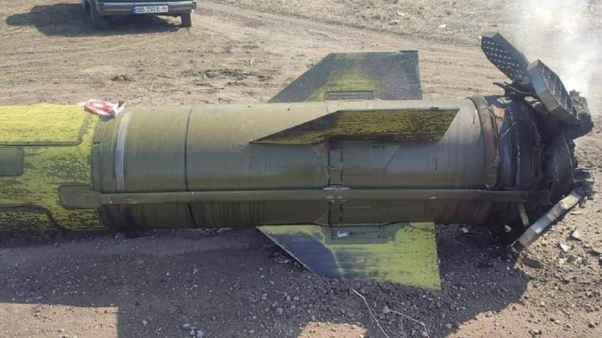 Гайдай показав ракету, якою окупанти обстріляли Лисичанськ - 24 Канал